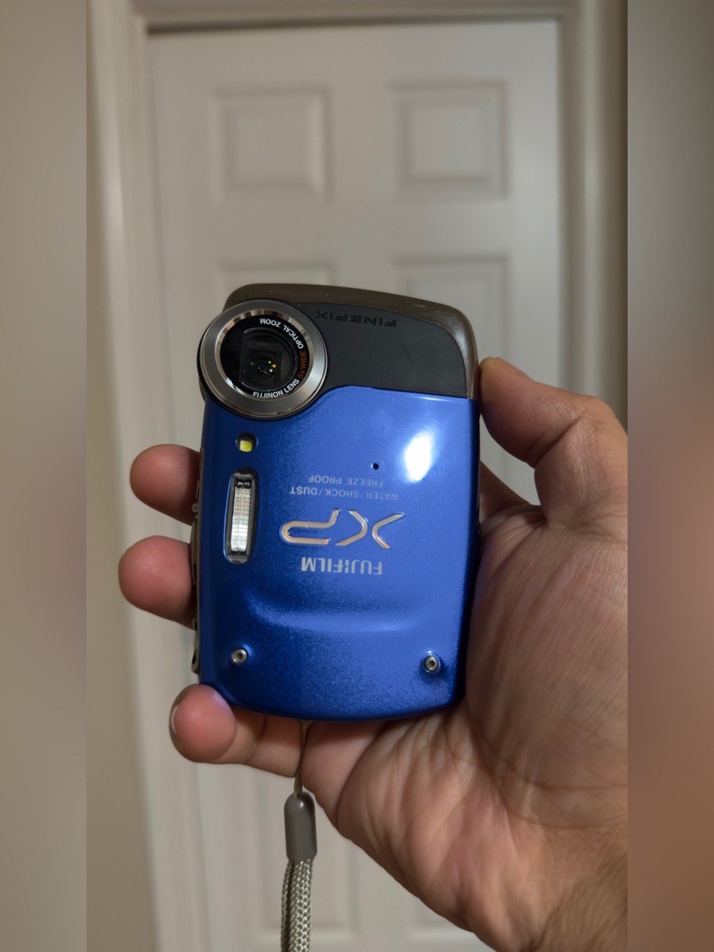 Fujifilm XP21 14 Megapixel Waterproof, Freeze proof, dust proof and shock proof